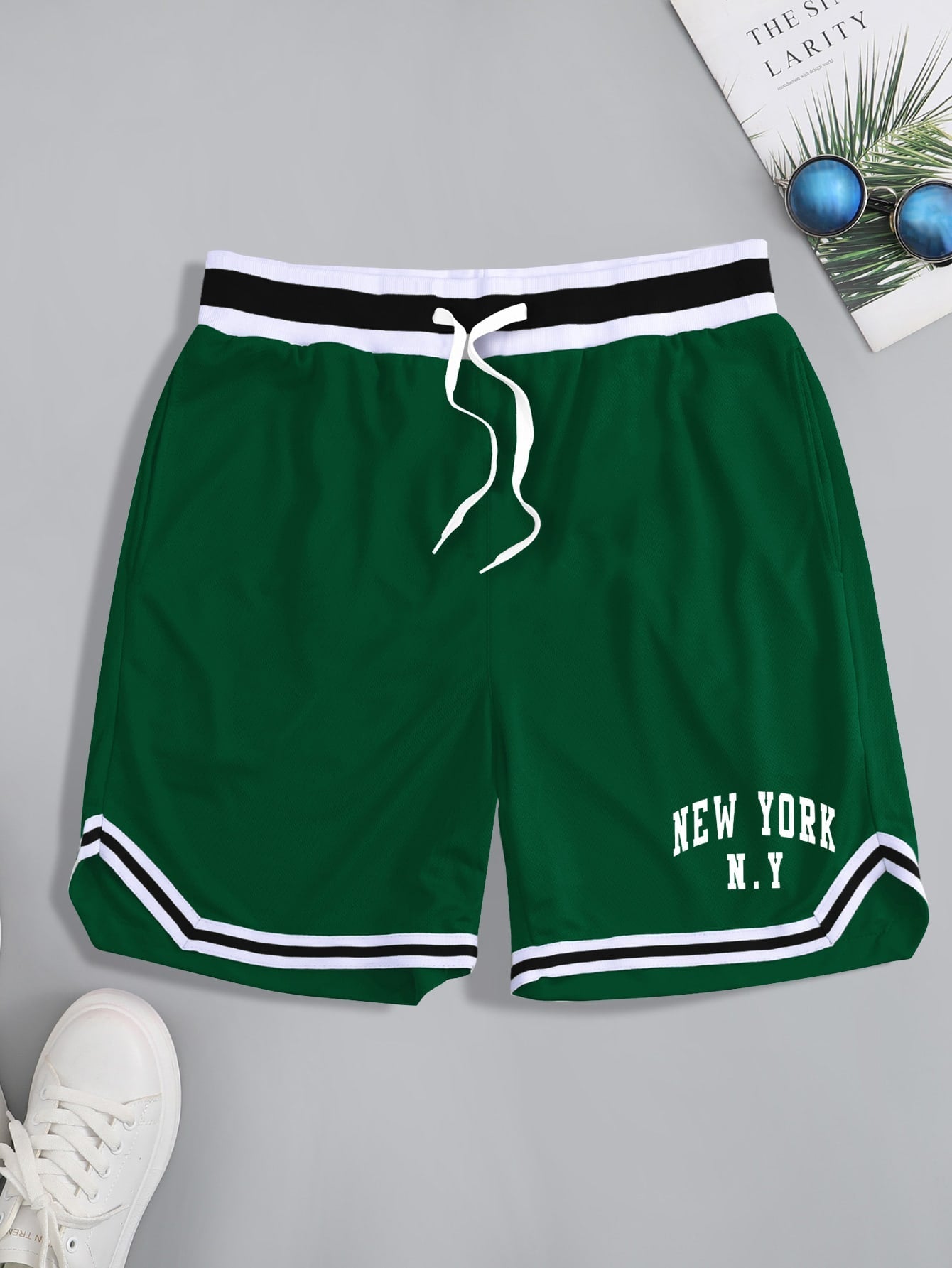 Men Letter Graphic Striped Trim Drawstring Waist Shorts