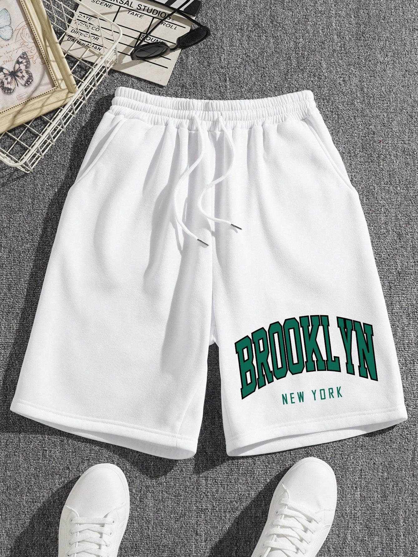 Men Letter Graphic Drawstring Waist Shorts