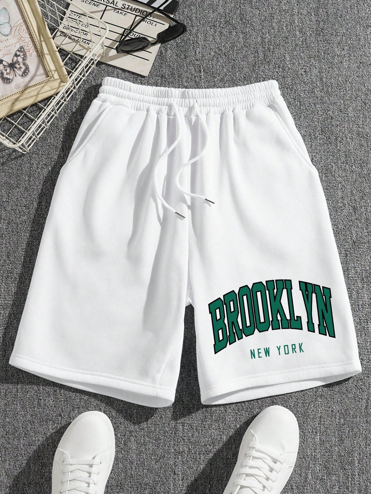 Men Letter Graphic Drawstring Waist Shorts
