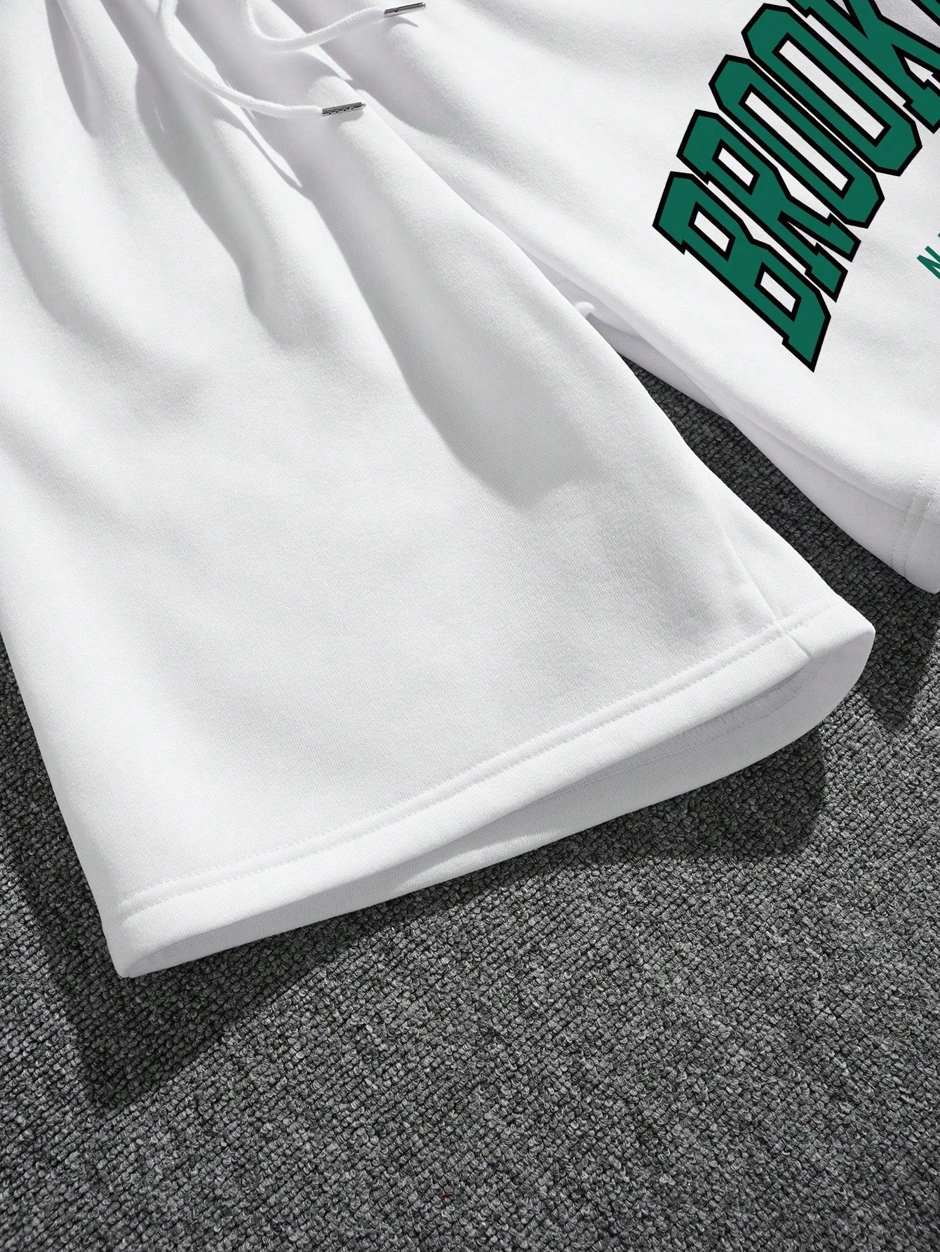Men Letter Graphic Drawstring Waist Shorts