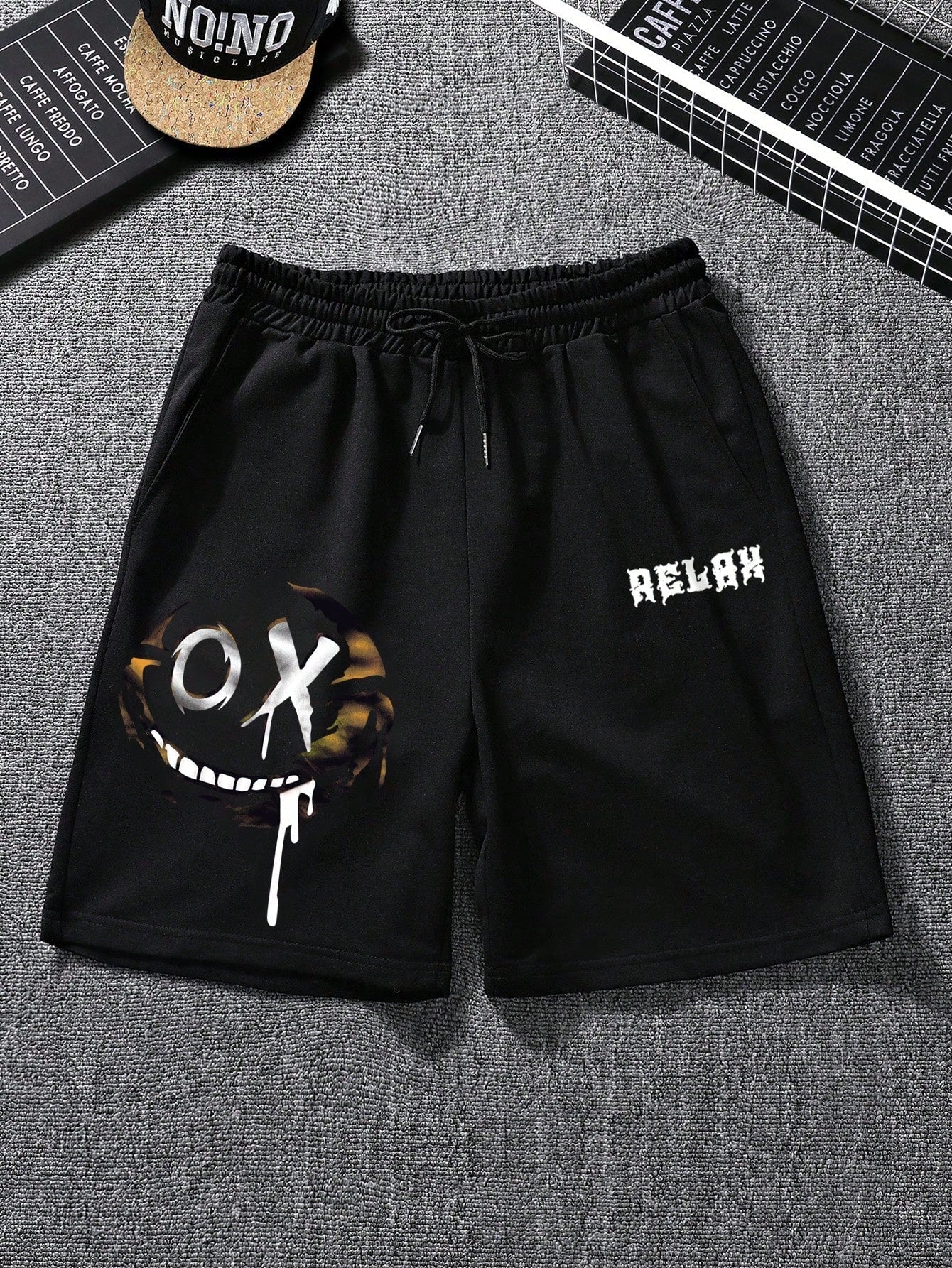 Men Cartoon & Letter Graphic Drawstring Waist Shorts