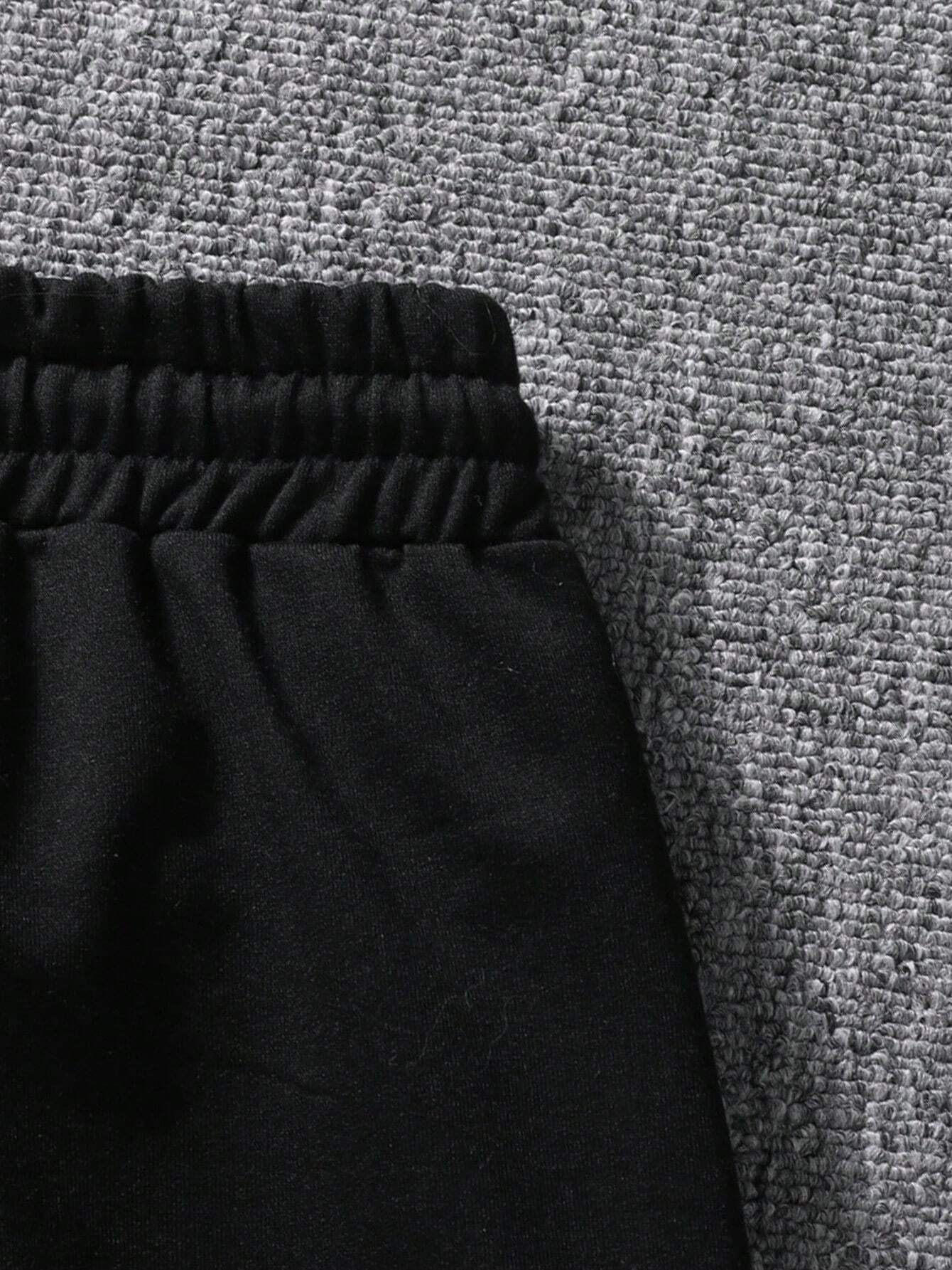 Men Cartoon & Letter Graphic Drawstring Waist Shorts