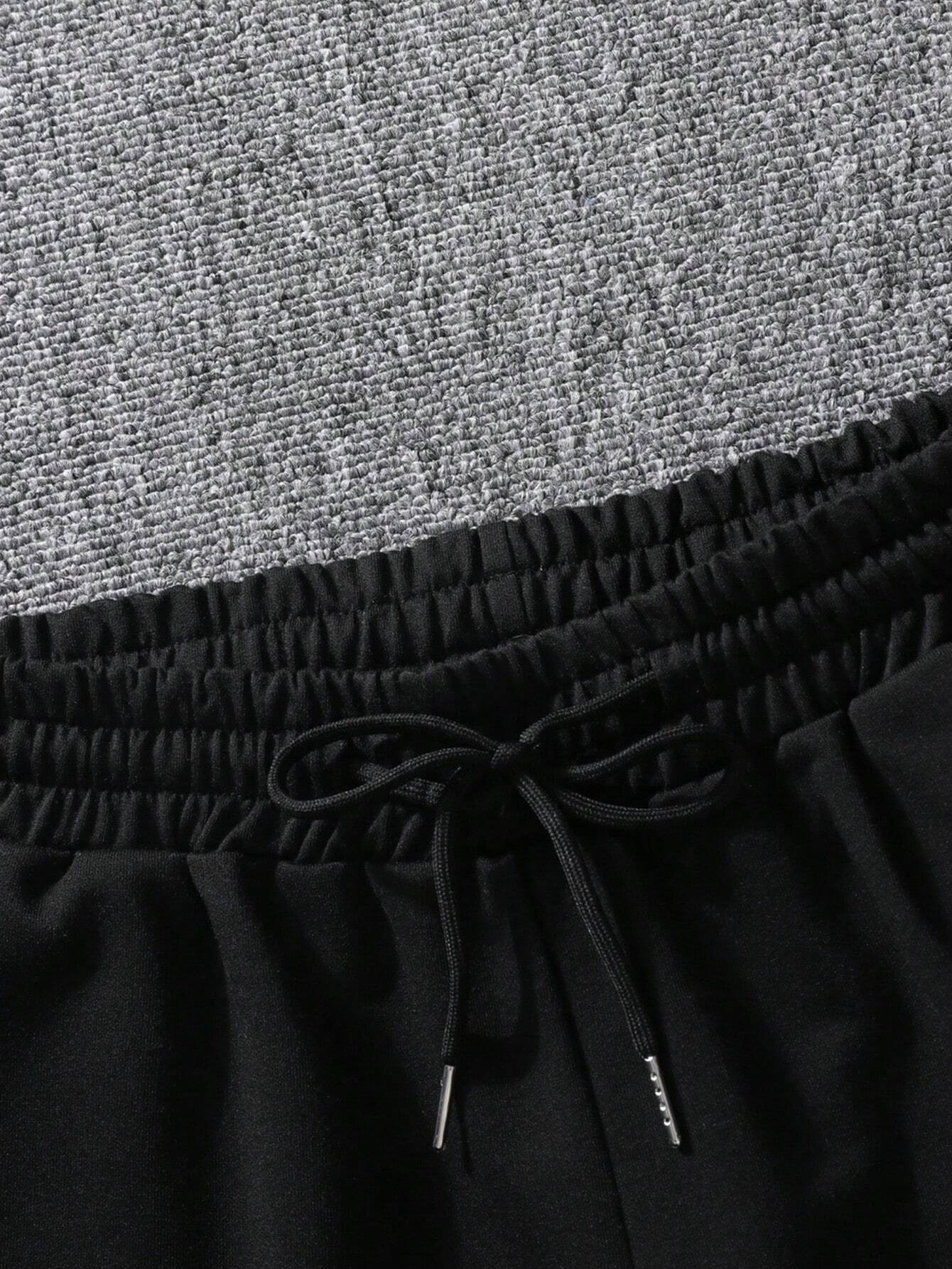 Men Cartoon & Letter Graphic Drawstring Waist Shorts